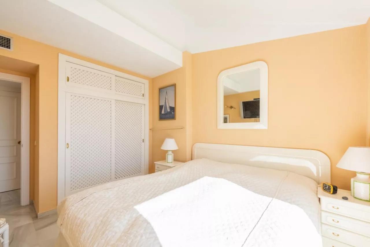 Marina Vistas - Puerto Marina Apartment Беналмадена Екстериор снимка